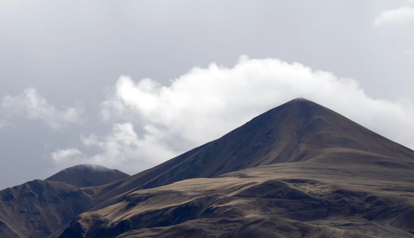 Erzurum’da bulutların altında Palandöken Dağı.